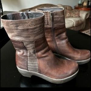 Antelope Brown Embossed Leather Boots Sz.10